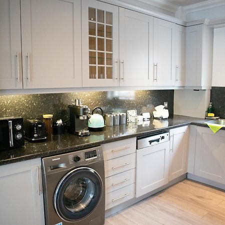 Bright Private Terrace - Free Private Parking - Tv - Wifi - Netflix Appartement Croydon Buitenkant foto