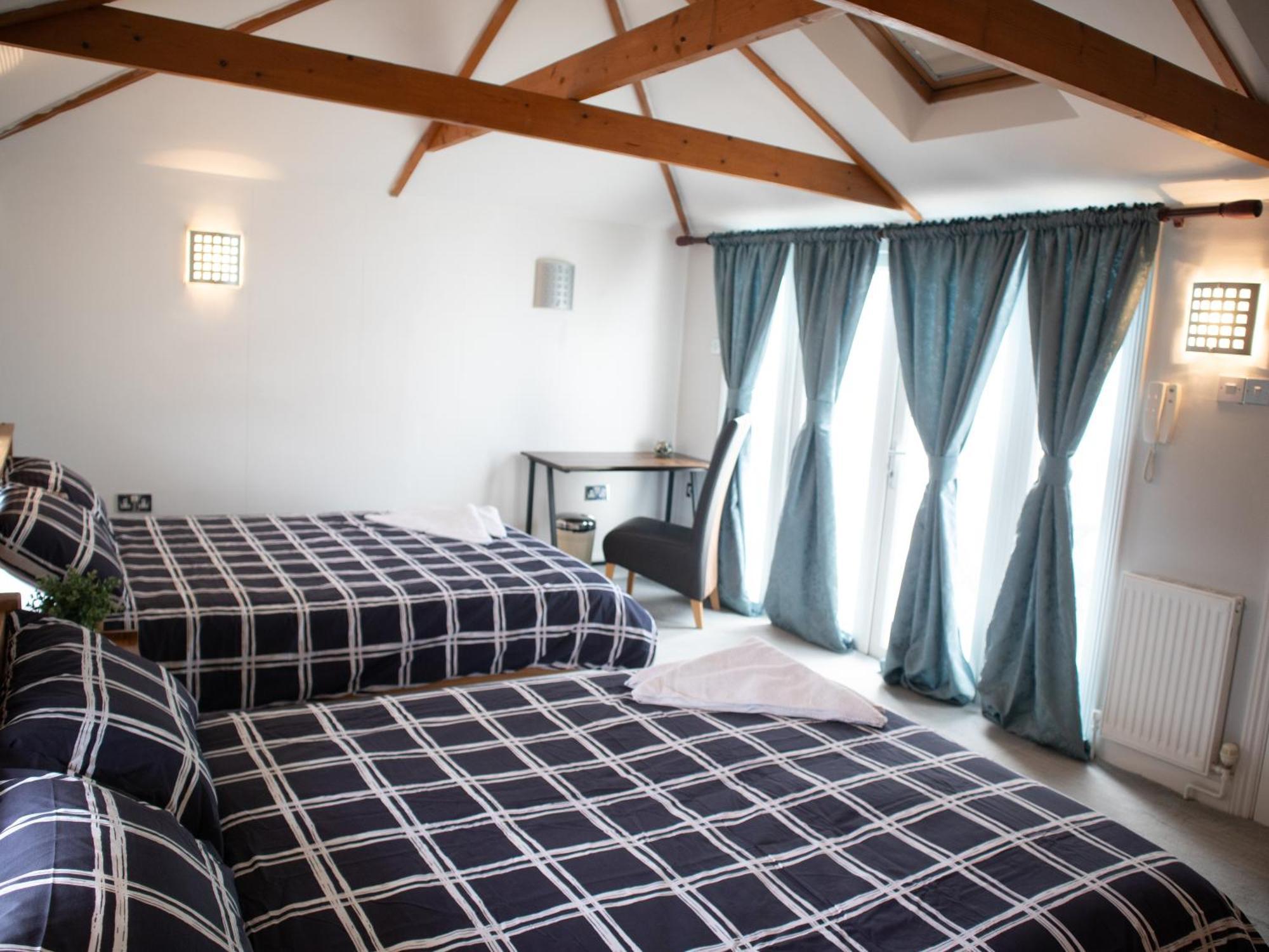 Bright Private Terrace - Free Private Parking - Tv - Wifi - Netflix Appartement Croydon Buitenkant foto