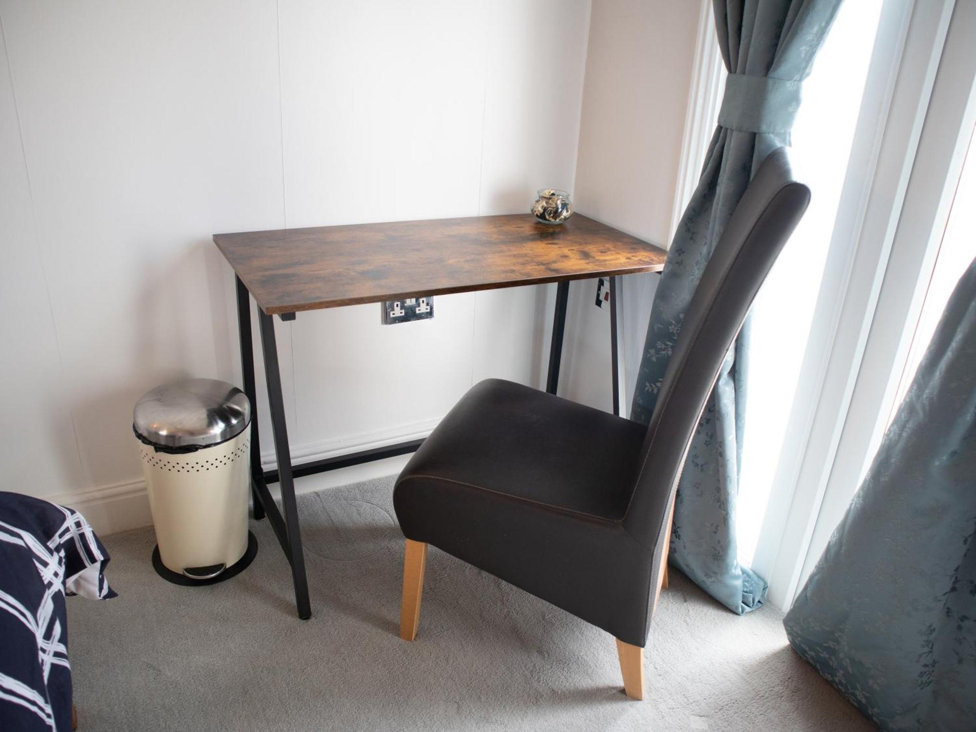 Bright Private Terrace - Free Private Parking - Tv - Wifi - Netflix Appartement Croydon Buitenkant foto