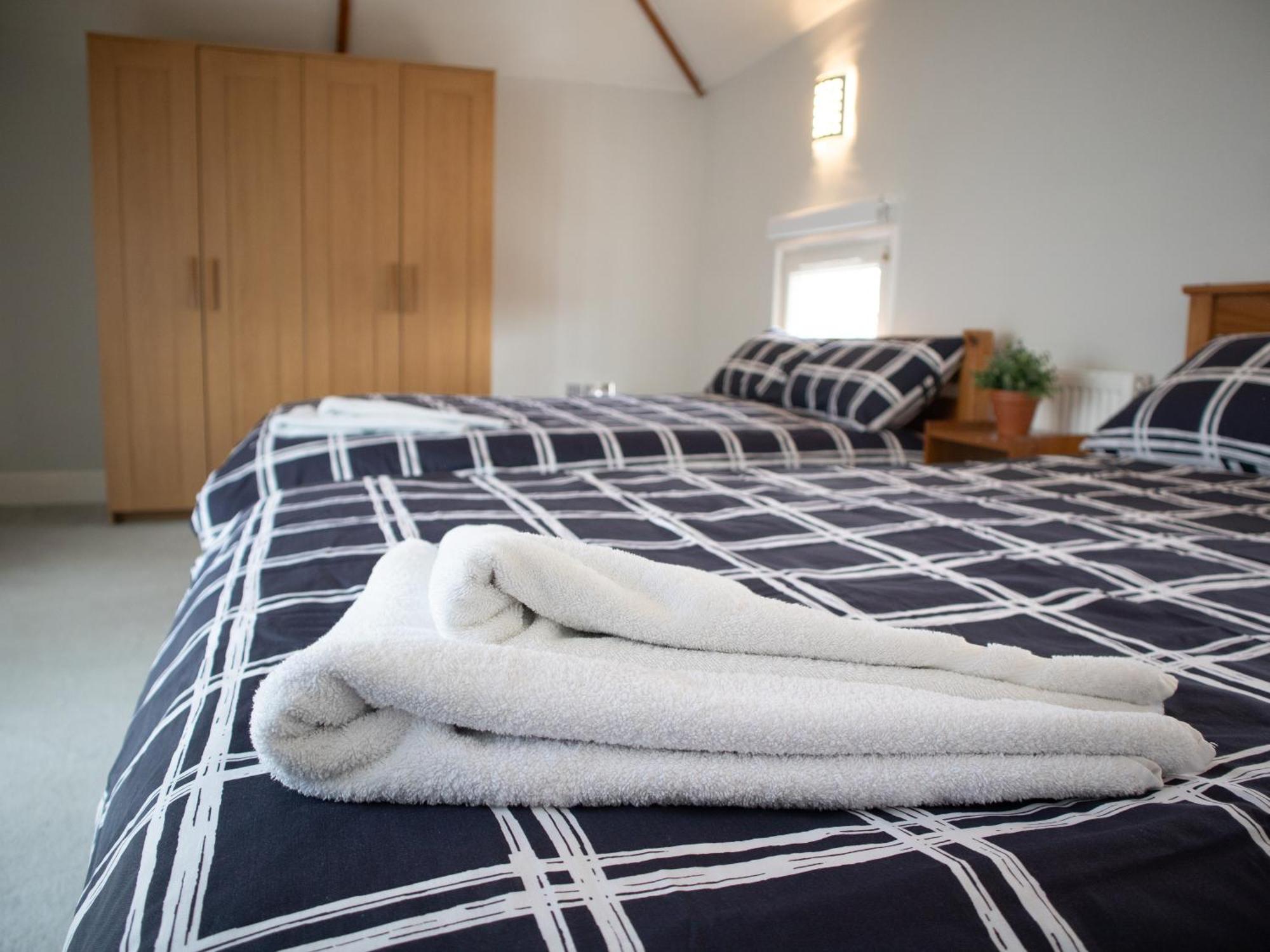 Bright Private Terrace - Free Private Parking - Tv - Wifi - Netflix Appartement Croydon Buitenkant foto