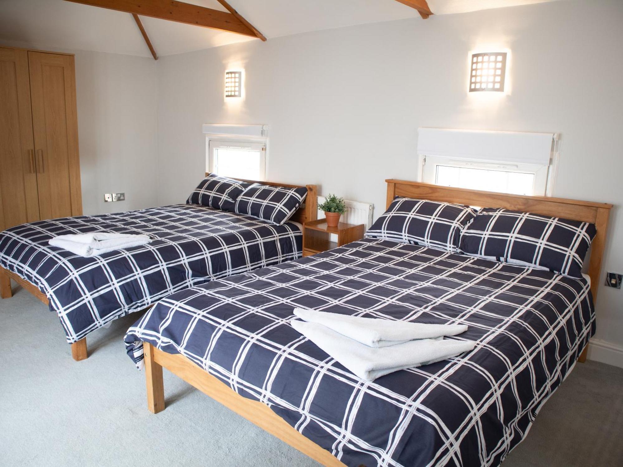 Bright Private Terrace - Free Private Parking - Tv - Wifi - Netflix Appartement Croydon Buitenkant foto