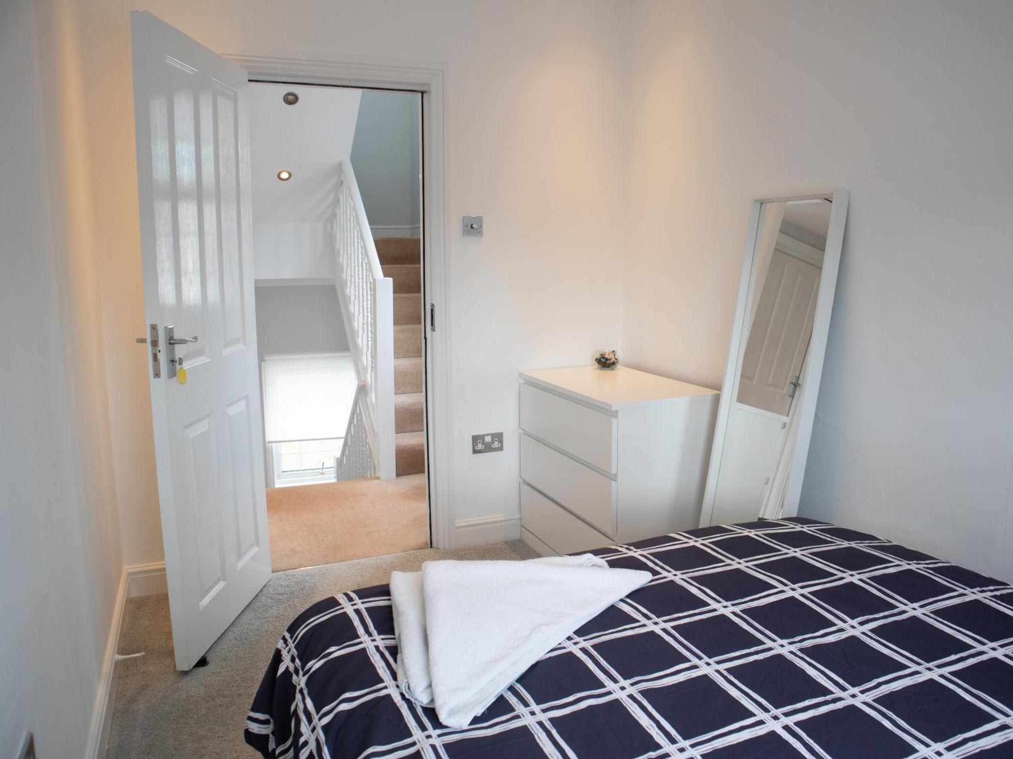 Bright Private Terrace - Free Private Parking - Tv - Wifi - Netflix Appartement Croydon Buitenkant foto