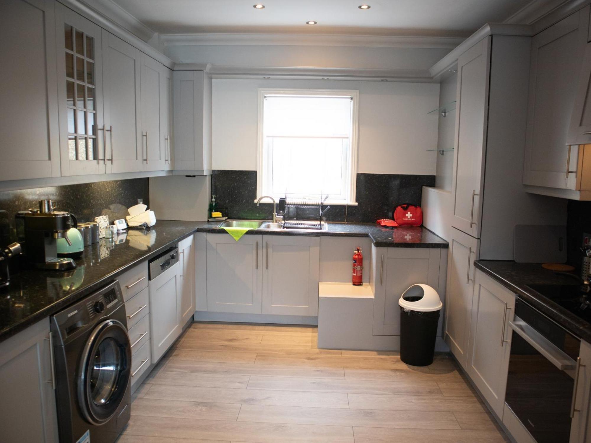 Bright Private Terrace - Free Private Parking - Tv - Wifi - Netflix Appartement Croydon Buitenkant foto