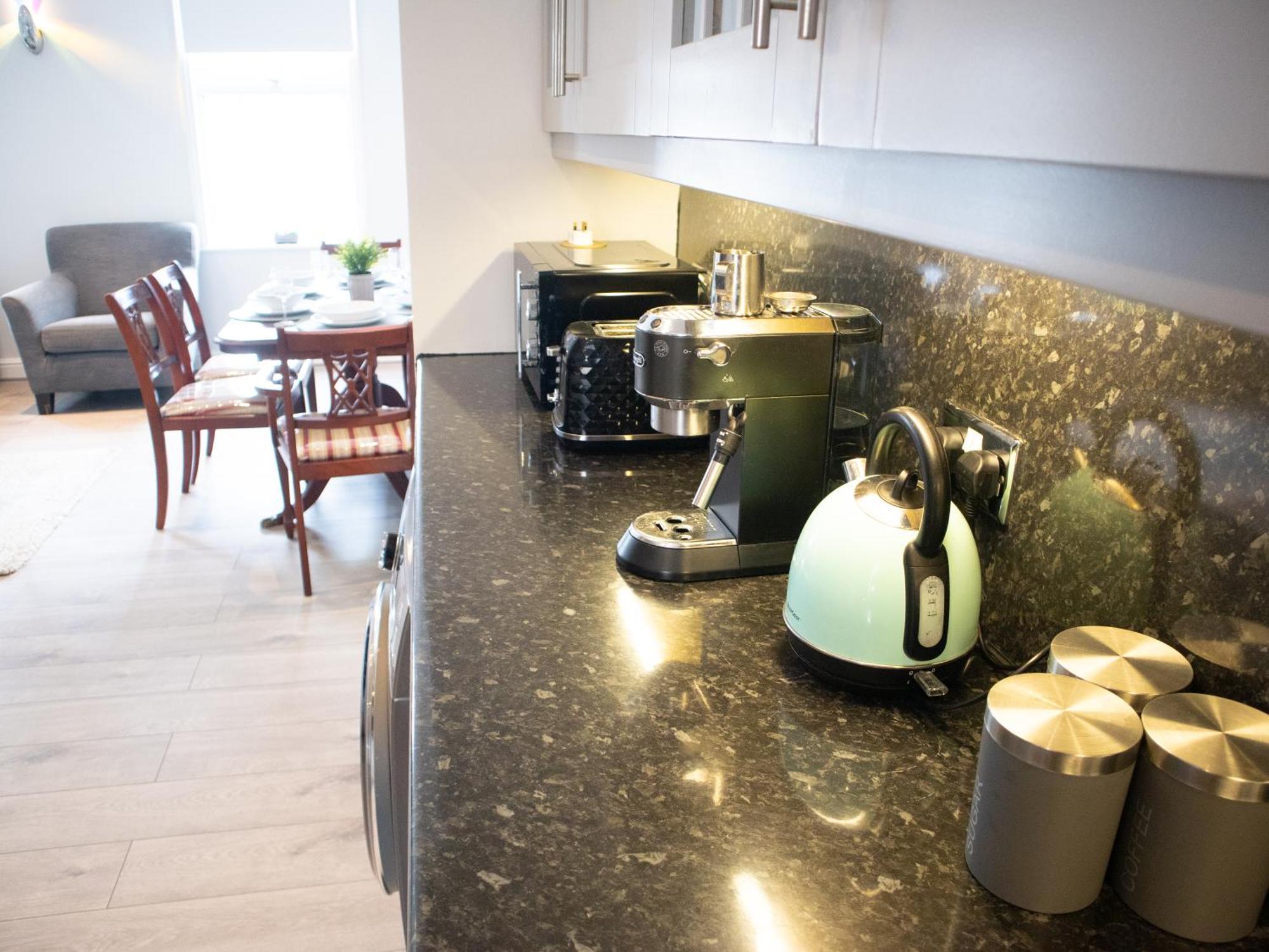Bright Private Terrace - Free Private Parking - Tv - Wifi - Netflix Appartement Croydon Buitenkant foto