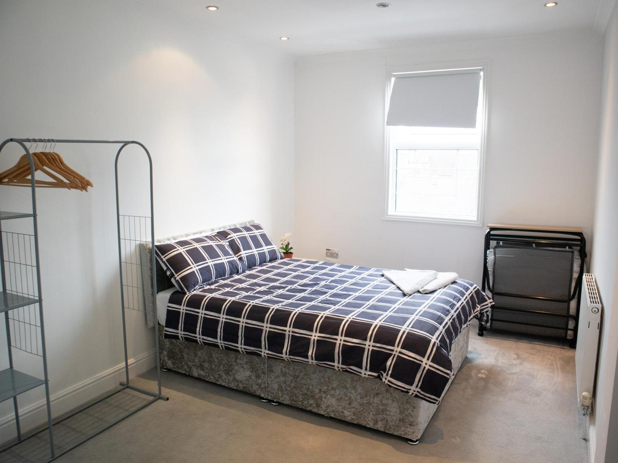 Bright Private Terrace - Free Private Parking - Tv - Wifi - Netflix Appartement Croydon Buitenkant foto