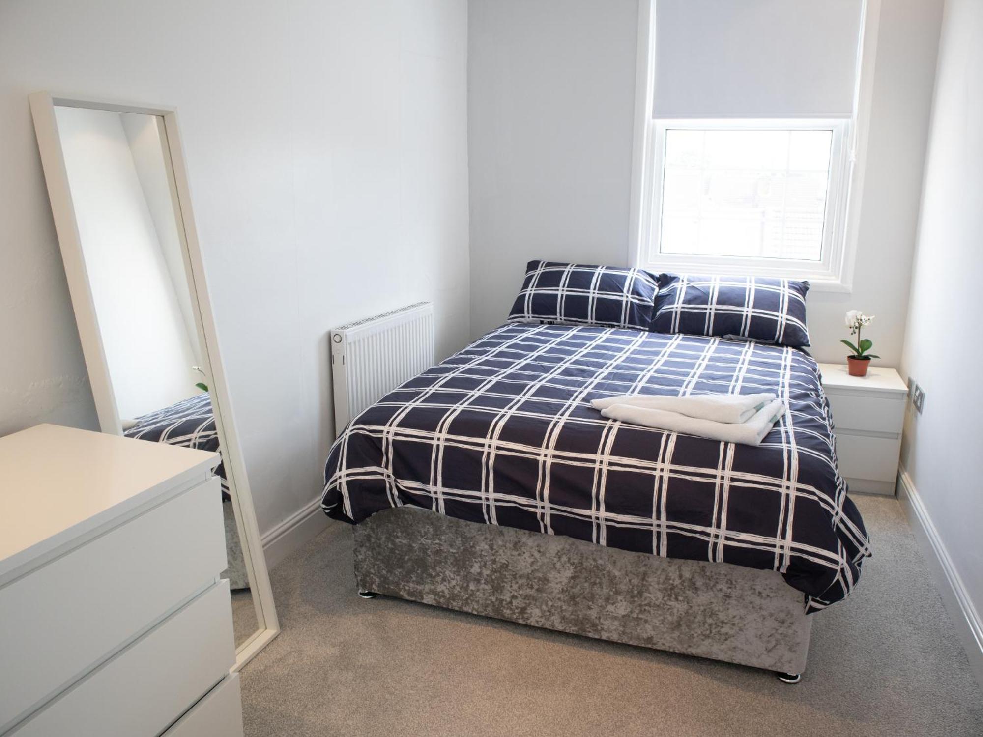 Bright Private Terrace - Free Private Parking - Tv - Wifi - Netflix Appartement Croydon Buitenkant foto