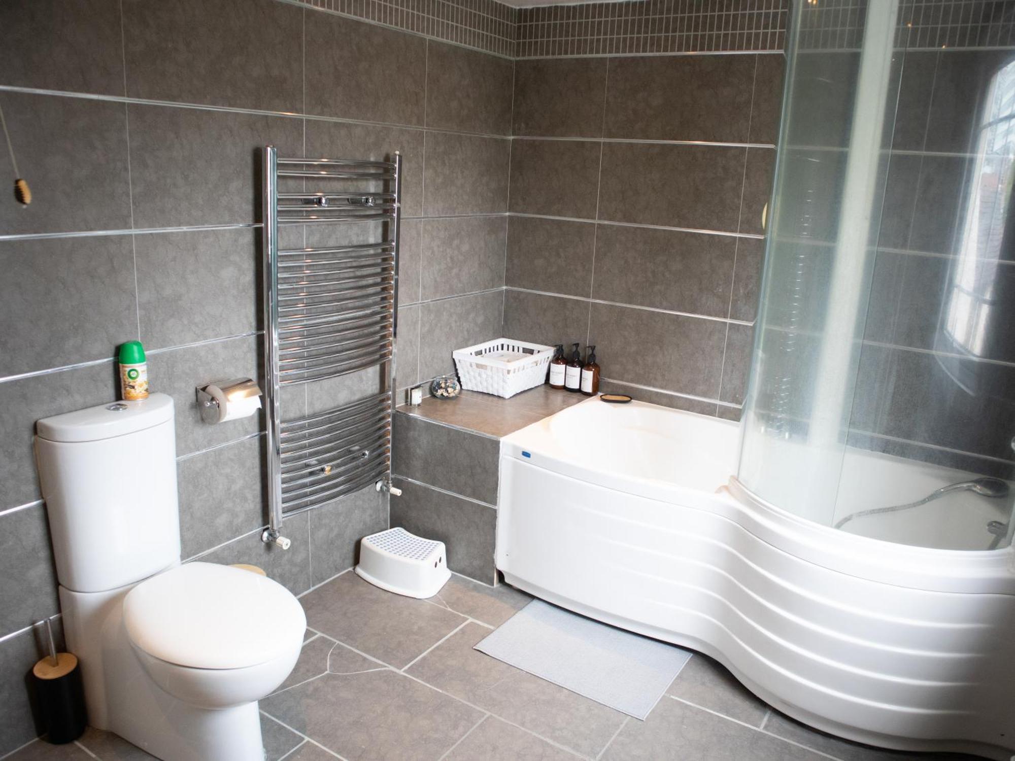 Bright Private Terrace - Free Private Parking - Tv - Wifi - Netflix Appartement Croydon Buitenkant foto